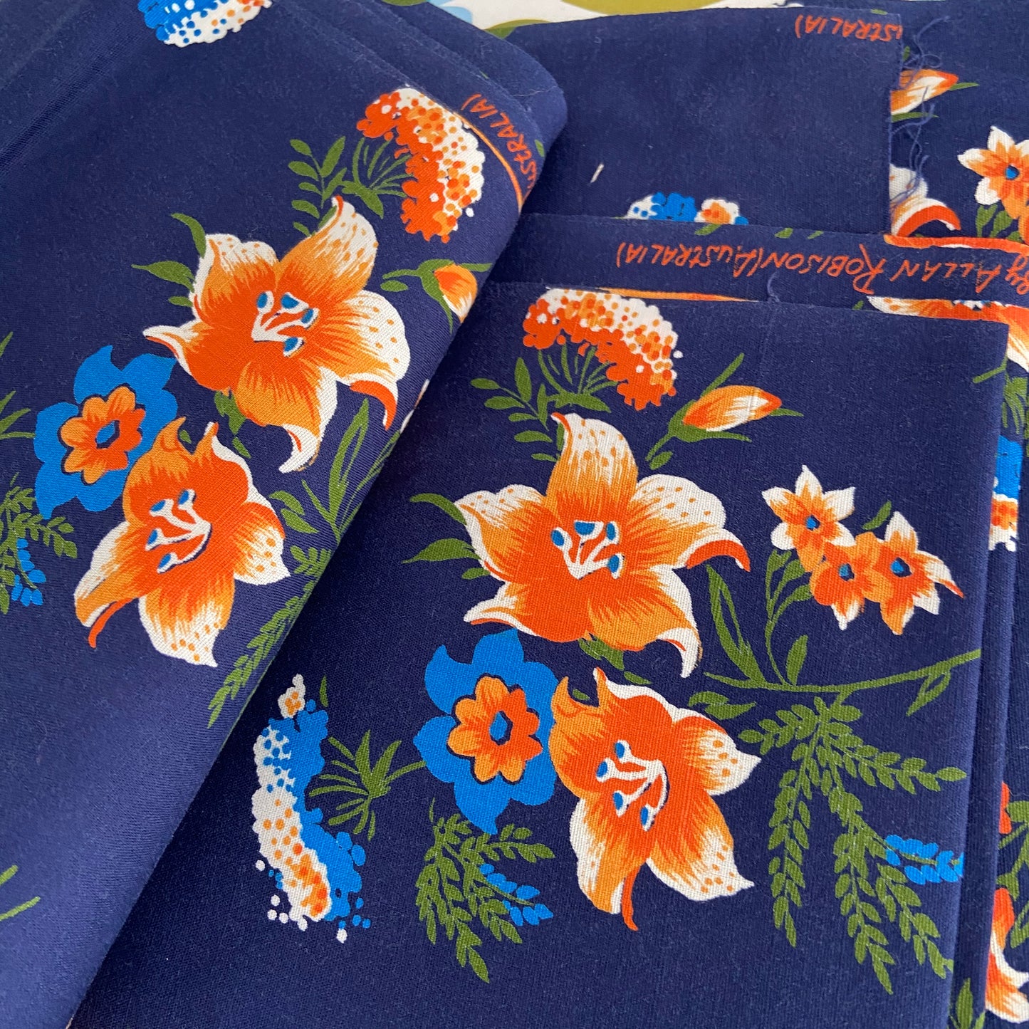 ALLAN Robison Vintage Blue Floral Cotton Fabric BRIGHT & Clean 200cms