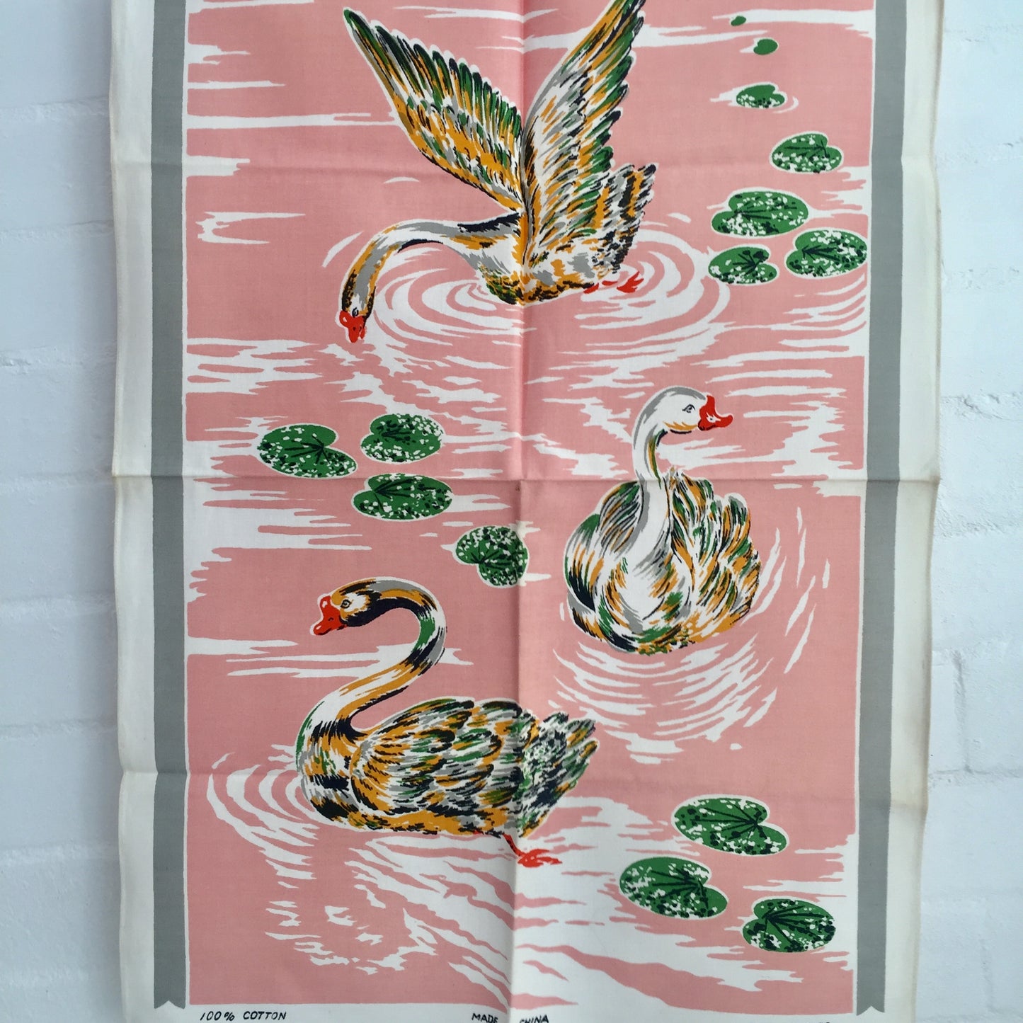 Vintage Pure Cotton Tea Towel KITSCH Floral Retro Print SWAN